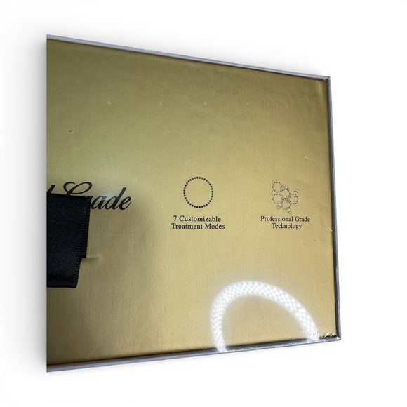 7-Color LED Therapy Mask - Picture 7 of 14